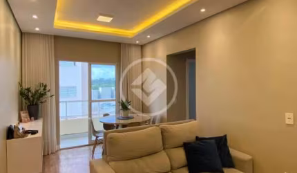 IMPERDÍVEL  ALUGUEL CONDOMÍNIO JARDIM DA TORRES  Apartamento mobiliado e reformado no 1°andar  • Cozinha com armários, cooktop, geladeira e micro-ondas • Lavanderia com máquina de lavar  • Sala de jan