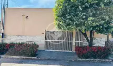 VENDE-SE CASA EM CONDOMINIO - 3 QUARTOS SENDO UMA SUÍTE E UM BANHEIRO SOCIAL - CASA COM 178M² POR APENAS R$450.000,00 codigo: 105837