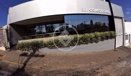 ALUGA-SE SALA COMERCIAL EDIFÍCIO COMODORO CENTRO NORTE DE CUIABÁ - 56M² 2 SALAS 1 BANHEIRO E COZINHA - ALUGUEL: R$5.000,00 codigo: 105936