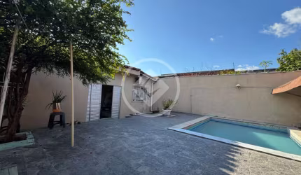 CASA COM PISCINA 3 quartos c/ piscina 2 vagas e quintal codigo: 95926