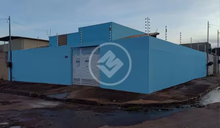 Casa de esquina, como 2 quartos, sendo 1 suíte, sala integrada com cozinha, banheiro social, área de serviço, garagem coberta para 1 carro, quinta e reservatório de água. codigo: 118646