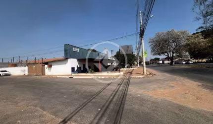 VENDE-SE GALPÃO EM EXCELENTE LOCALIZAÇÃO EM FRENTE A ROD. PALMIRO PAES DE BARROS - 2.000M² DE ÁREA COBERTA - 3 FRENTES - R$4.000.000,00 codigo: 122152
