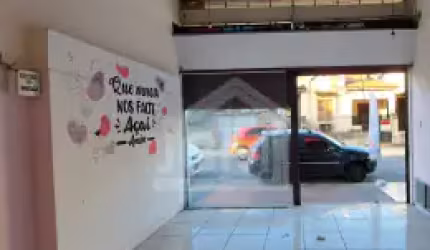 LOJA DE 50m² COMPOSTA POR UM BANHEIRO.