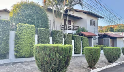 Casa à venda em Novo Hamburgo, Petrópolis, com 3 quartos, com 205 m²