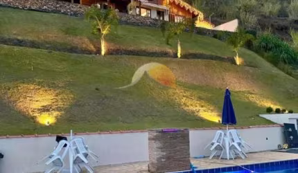 VENDO OU TROCO EXCELENTE CASA NO PINHEIRINHO - CA1301