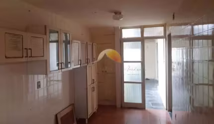 VENDE-SE CASA PRÓXIMA AO COLÉGIO DAS IRMÃS - CA1097
