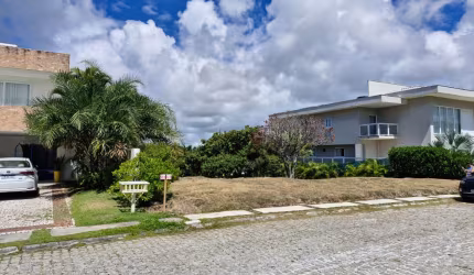 Excelente investimento! Terreno com 900m², próximo ao mar, em condomínio com total infraestrutura e segurança!