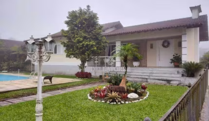 Casa com 4 dormitórios à venda, 260 m² por R$ 2.800.000,00 - Carlos Guinle - Teresópolis/RJ