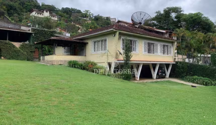 Casa com 3 dormitórios à venda, 237 m² por R$ 1.400.000,00 - Golfe - Teresópolis/RJ