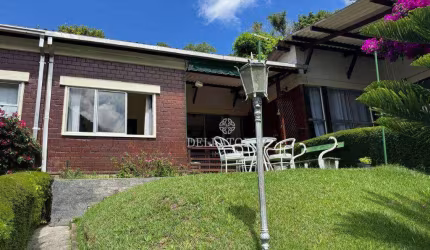 CASA 3 QUARTOS EM CONDOMINIO