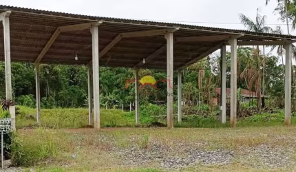 Galpão com 320 m² e Amplo Terreno