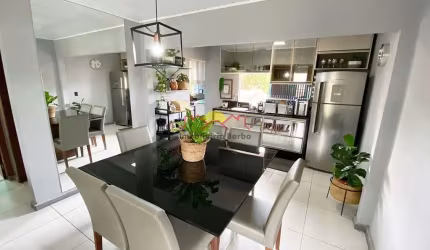 Amplo Sobrado com 04 Quartos e Piscina