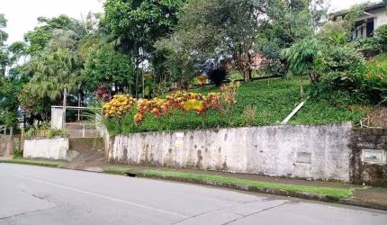 Terreno com Área Total de 910 m² no Iririú