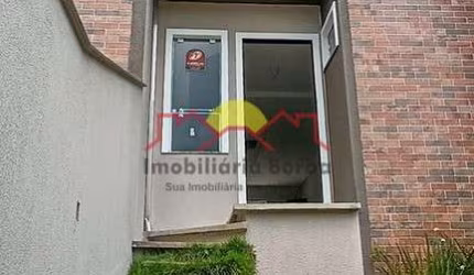 Sobrado Geminado com Amplo Espaço e Sacada