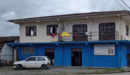 Sobrado com 04 Apartamentos e Sala Comercial