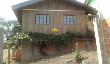 Casa com Amplo Terreno e 04 Quartos