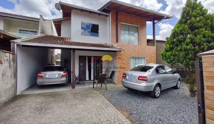 Sobrado com 02 Suítes em Ótima Localização