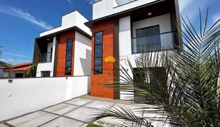 Casa Averbada  com Passagem Lateral e 03 Quartos