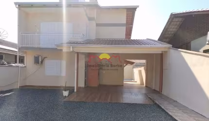 Casa Averbada Semi Mobiliada à 150 Metros da Praia