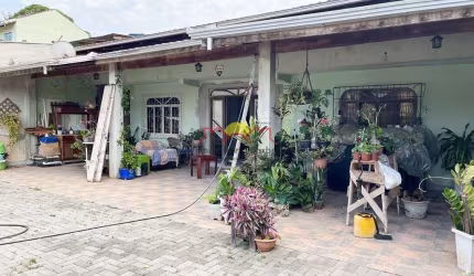Casa com 03 Quartos e 06 Vagas de Garagem