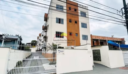 Apartamento com 02 Quartos e Sacada