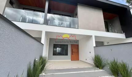 Sobrado Geminado com 03 Quartos e Sacada