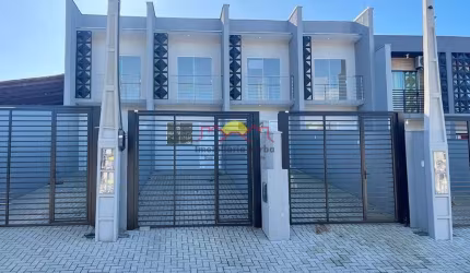 Sobrado Geminado com 02 Quartos em Araquari