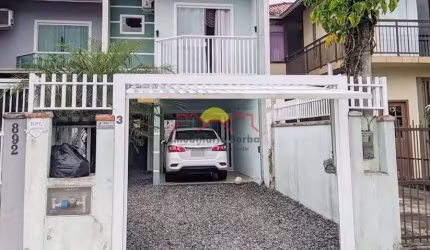 Sobrado Geminado com 03 Quartos e Piscina