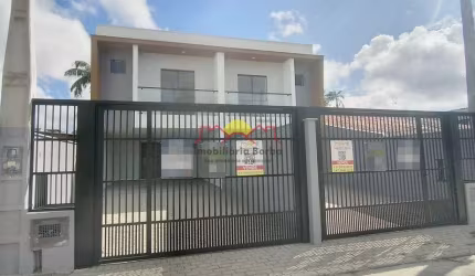 Amplo Sobrado Geminado com 04 Vagas de Garagem