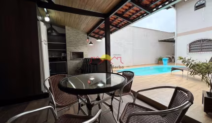 SOBRADO COM TRÊS SUÍTE E PISCINA NO ITAUM