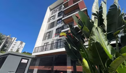 Lindo Apartamento com 02 Quartos e Elevador