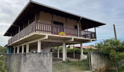 Sobrado com Amplo Espaço na Praia do Ervino