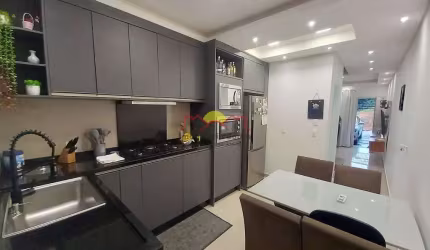 Sobrado Geminado Semi Mobiliado com 02 Quartos