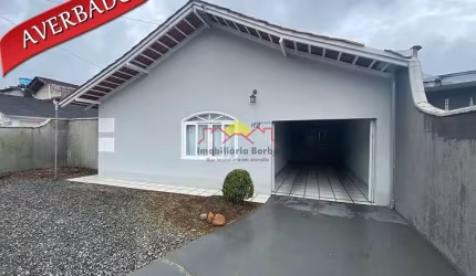 Excelente Casa Semi Mobiliada com 03 Quartos