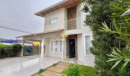 Lindo Sobrado Semi Mobiliado com 04 Quartos
