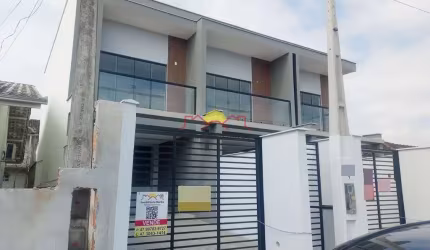 Excelente Sobrado Geminado com 02 Vagas de Garagem