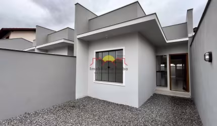 Casa Geminada com Suíte no Morro do Meio