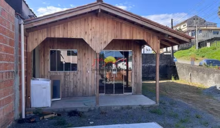 Casa de Madeira com 214 m²