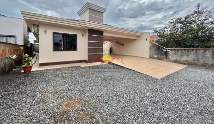 Casa Averbada Semi Mobiliada com 03 Quartos