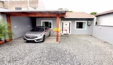 Casa com 03 Quartos