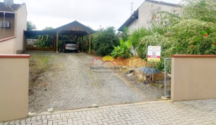 Terreno com 240 m² no Petropólis
