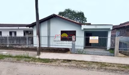Casa com Amplo Terreno Nos Fundos
