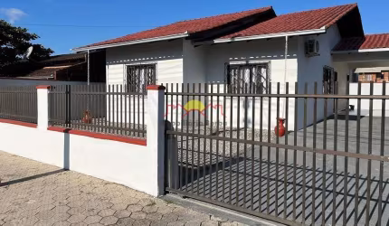 Casa Averbada Semi Mobiliada com 03 Quartos