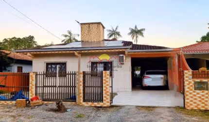 Casa Semi Mobiliada com 03 Quartos e Piscina
