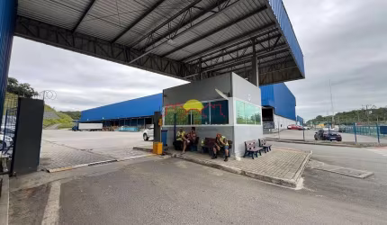 ARMAZEM/ GALPÃO AS MARGENS DA BR 101 COM 3.100 M²