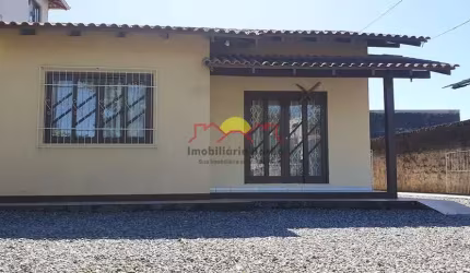 Casa Averbada com 02 dormitórios no Itaum