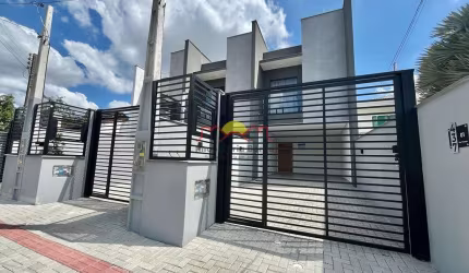 Amplo Sobrado Geminado com Suíte e Sacada
