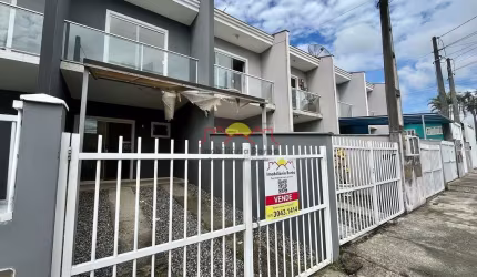 Sobrado Geminado com 02 Dormitórios e Sacada