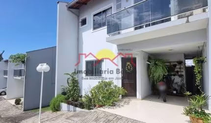 Sobrado Geminado com 02 Suítes e Sacada