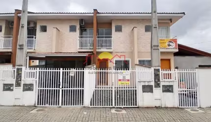 Sobrado Geminado com 02 Suítes no Petrópolis